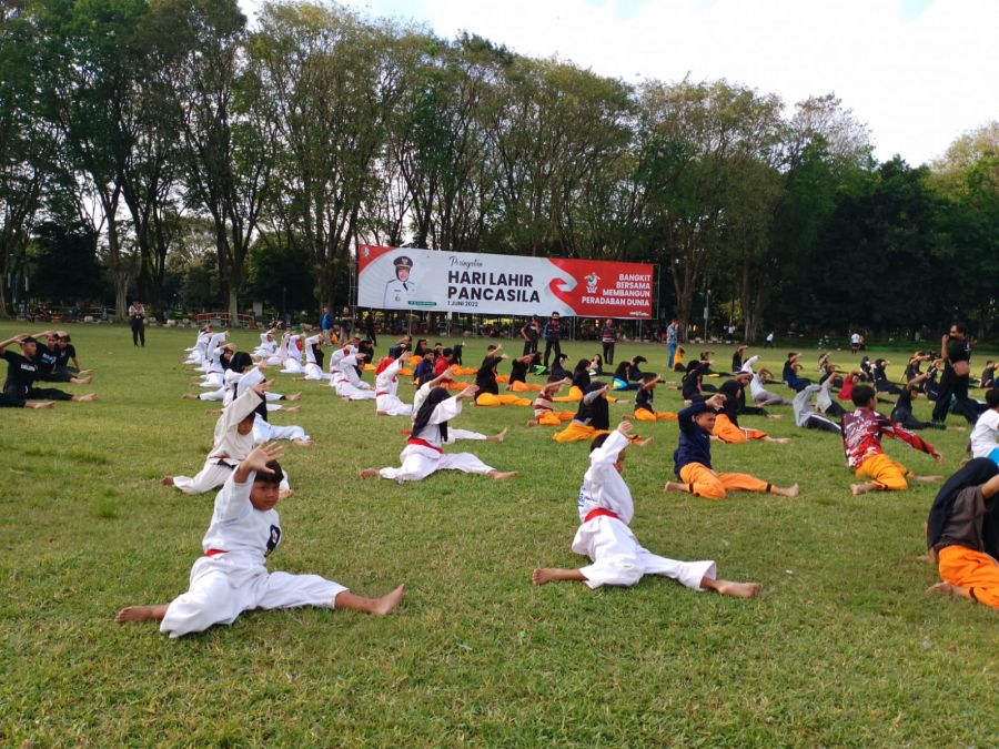 Jelang Kejuaraan Kapolres Bojonegoro Cup II Tahun 2022, Ratusan Pesilat Latihan Jurus Tunggal