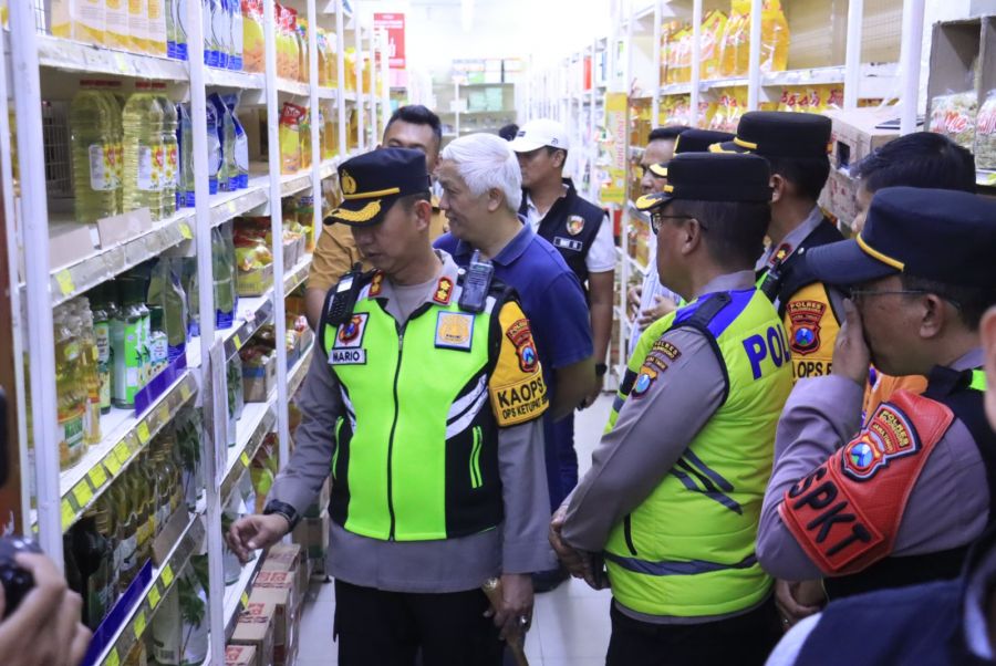 Jelang Lebaran, Kapolres Bojonegoro Sidak Supermarket Pastikan Bapokting Aman