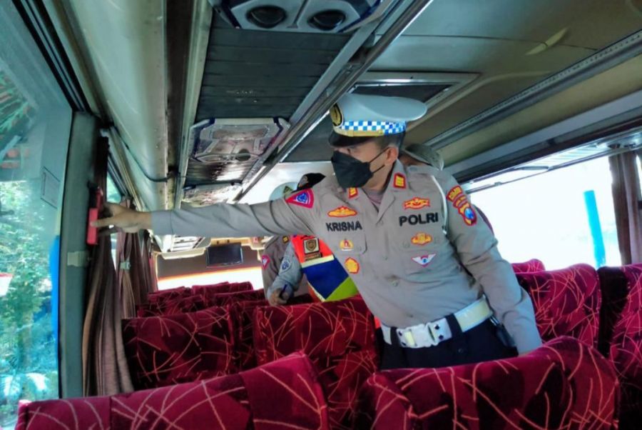 Jelang Nataru, Satlantas Polres Bojonegoro Gandeng Dishub Lakukan Ramp Check Armada Bus