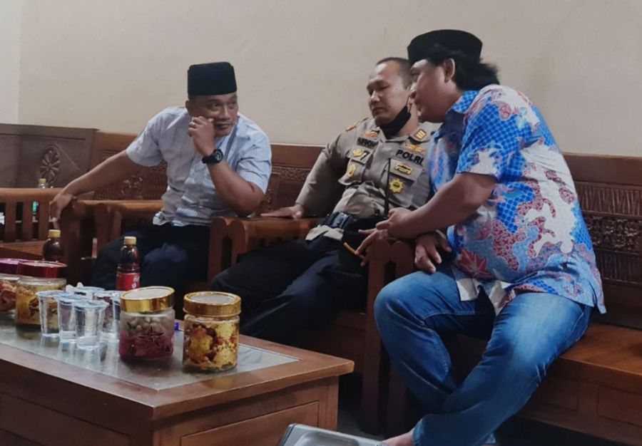 Jelang Pemungutan suara PAW Desa Wotan, Kapolsek Sumberrejo Patroli Kerumah Calon