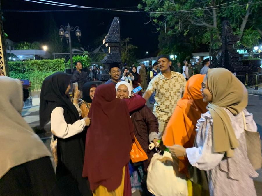Jemaah Haji Asal Bojonegoro Tiba di Pendopo Malowopati, Disambut Haru Keluarga  