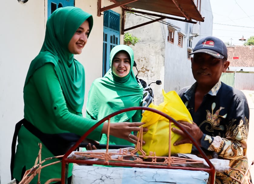 Jum'at Berkah, Persit Kodim 0813 Bojonegoro Berbagi Sembako