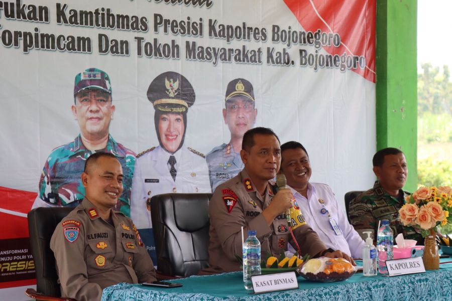 Jumat Curhat, Kapolres AKBP Rogib Triyanto Sapa Warga Kecamatan Kedungadem