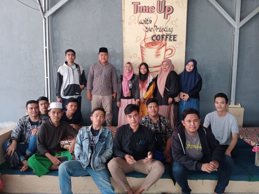 Kader-kader PMII Rayon Sospol Antusian Ikuti Kegiatan Mengaji