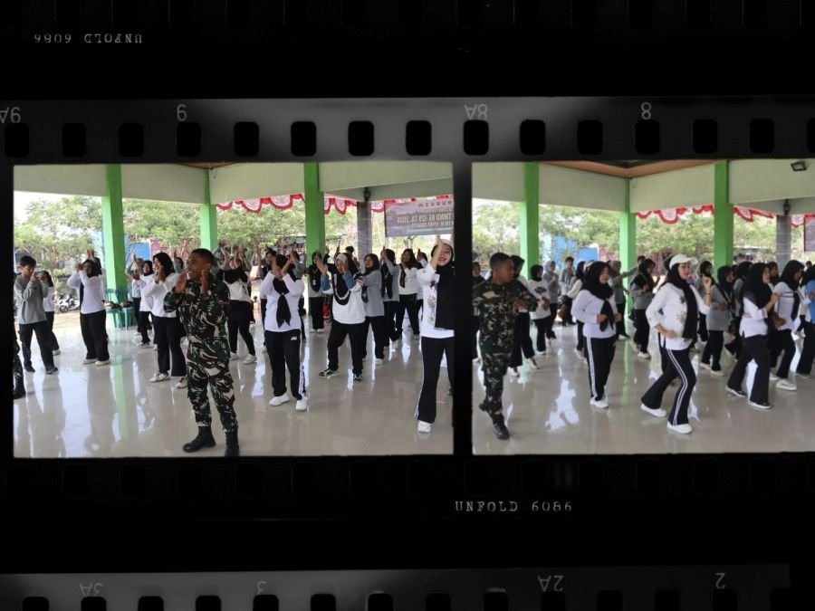 Kampanye Hidup Sehat Lewat Senam Line Dance saat TMMD Ke-129 di Kedungadem-Bojonegoro