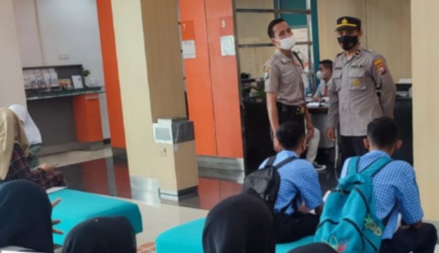 Kanit Binpolmas Polres Bojonegoro Berikan Himbauan Kepada Nasabah Bank