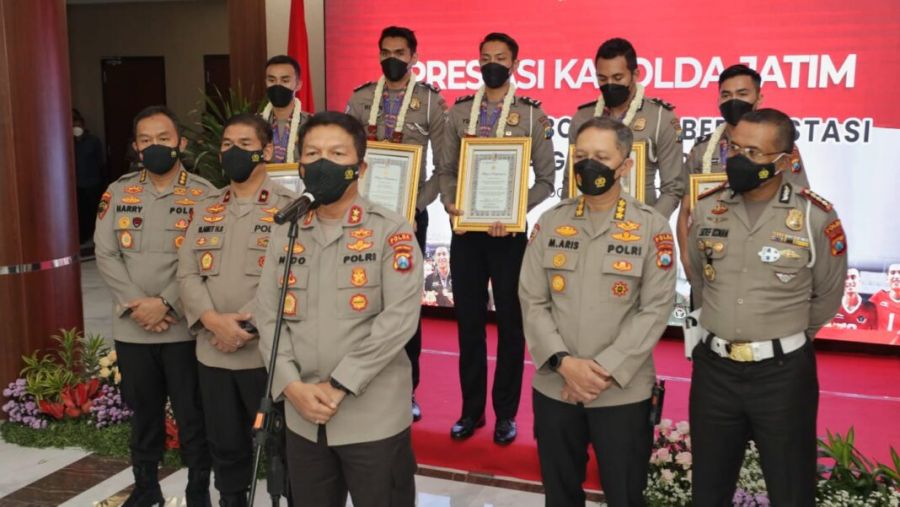 Kapolda Apresiasi Lima Atlet Bola Volley Anggota Polda Jatim Peraih Medali Emas di Sea Games 2021