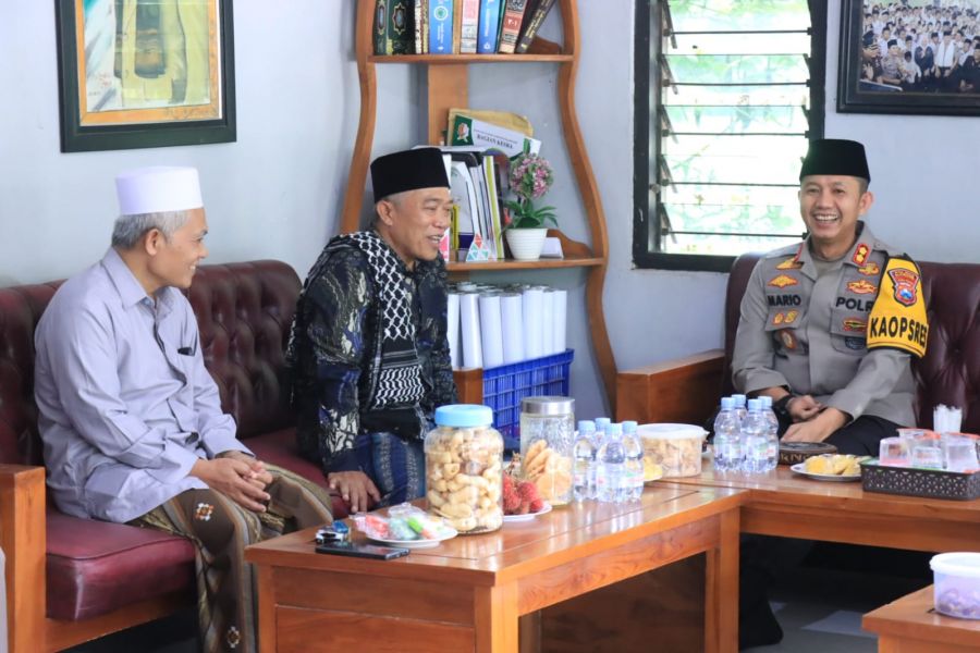 Kapolres AKBP Mario Prahatinto Silaturahmi ke Ketua MUI Bojonegoro