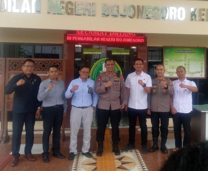 Kapolres Baru Bojonegoro Bersilaturahmi dengan Ketua Pengadilan Negeri  Bojonegoro