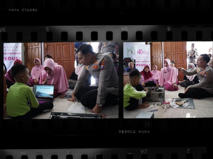 Kapolres Berikan Hadiah Laptop Kepada Bocah Jenius Bojonegoro 
