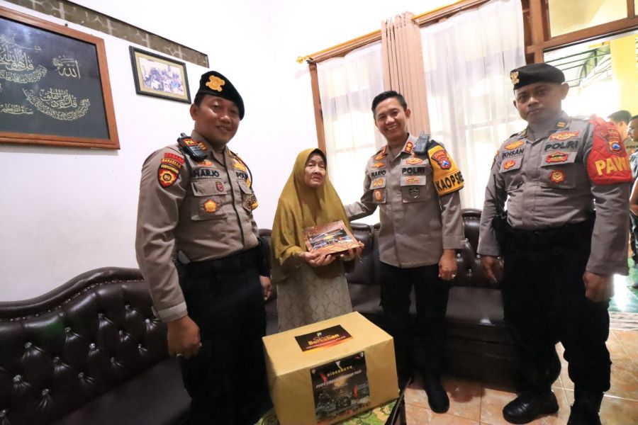 Kapolres Bojonegoro Anjangsana ke kediaman Alm Peltu (Purn) Kislan Abdul Rozak