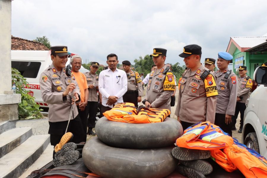 Kapolres Bojonegoro Cek Kesiapsiagaan dan Simulasi Desa Tanggap Bencana