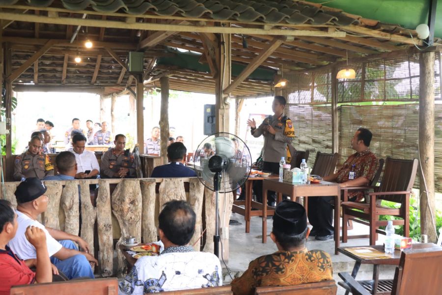 Kapolres Bojonegoro Gelar Jum’at Curhat Perkuat Komunikasi Masyarakat Dengan Polri