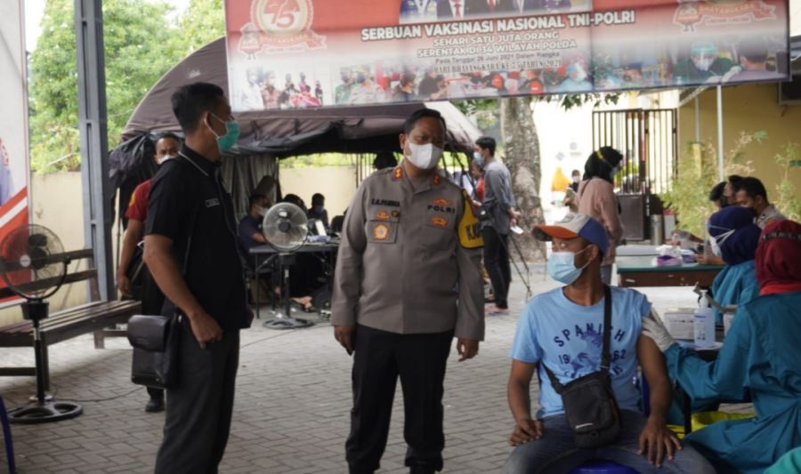 Kapolres Bojonegoro Tinjau Serbuan Vaksinasi