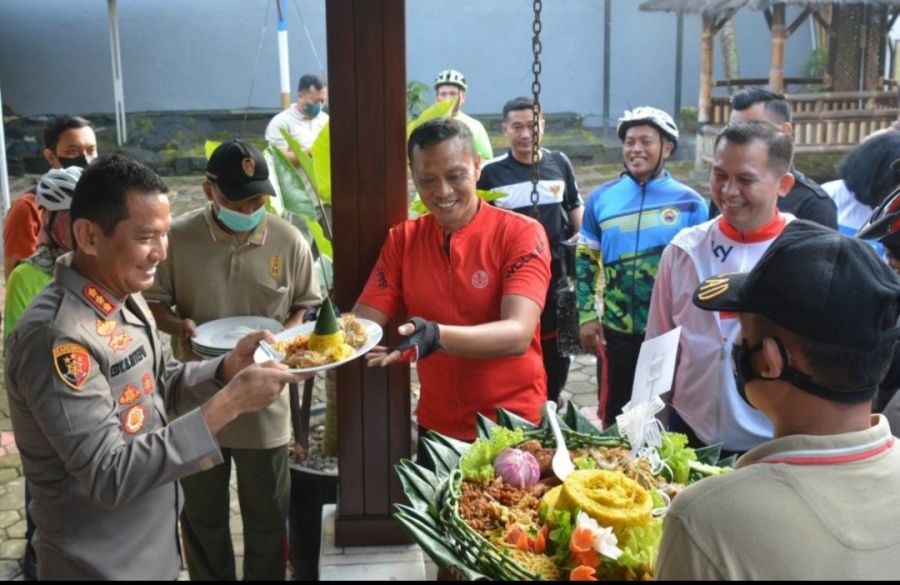 Kapolresta Banyumas Diberi Kejutan oleh Danrem 071/Wijayakusuma