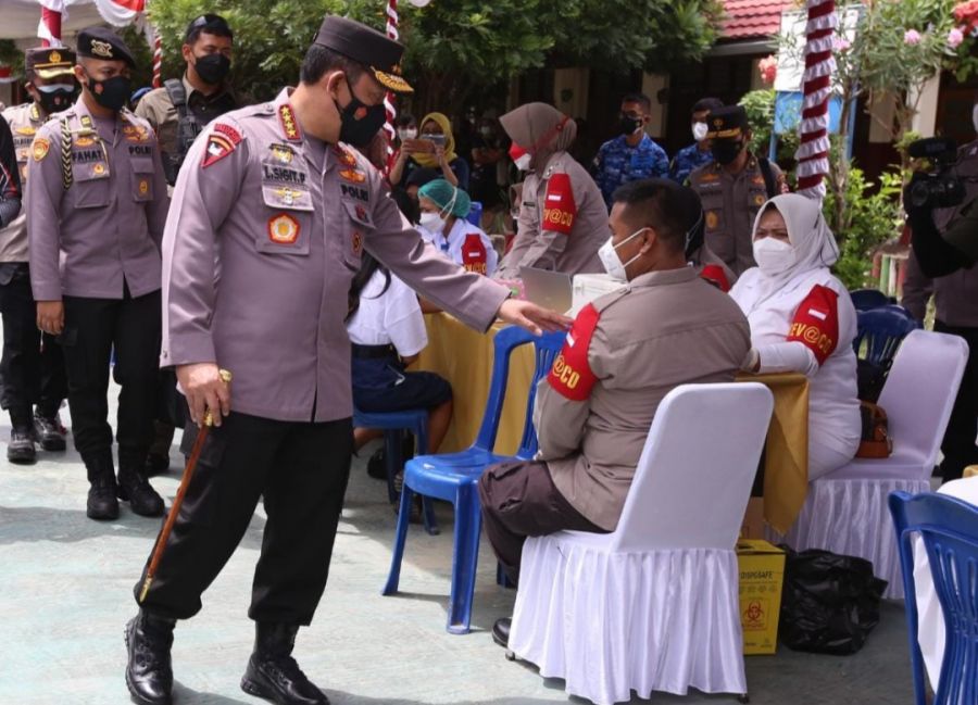 Kapolri Serahkan Oksigen Generator Bantu Penanganan Covid-19 di Papua