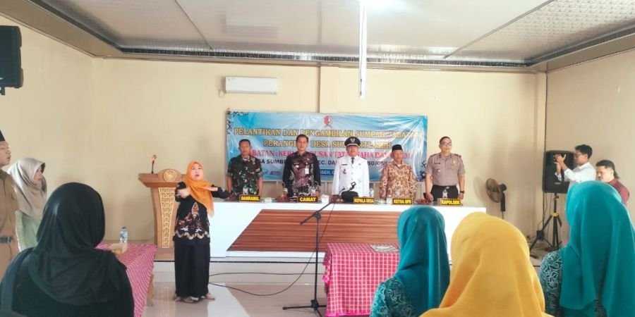 Kapolsek Dander Hadiri Pelantikan dan Pengambilan Sumpah Perangkat Desa Sumbertlaseh 