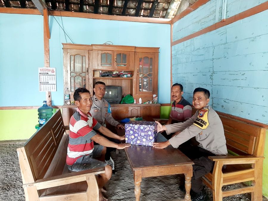 Kapolsek Purwosari Bentuk Perhatian pada Petugas KPPS yang Habis Sakit