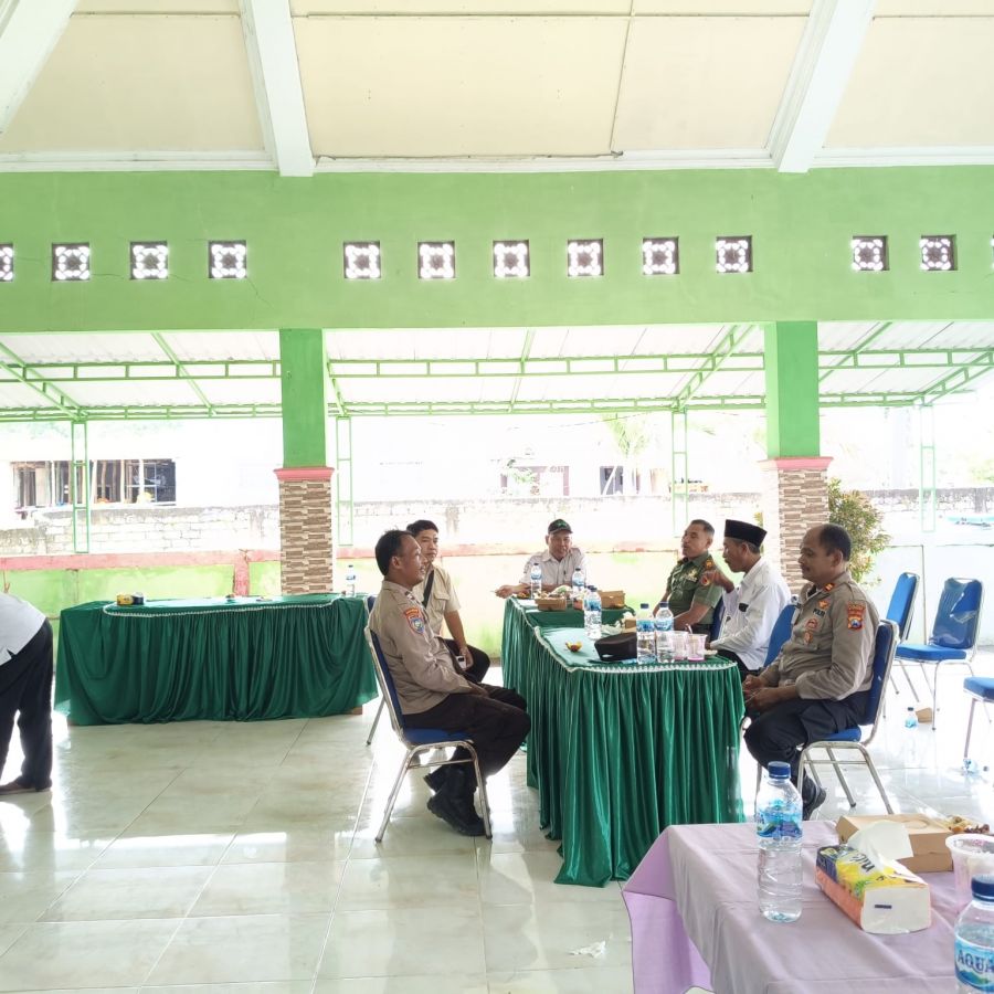 Kapolsek Purwosari bersama Danramil Jalin Silaturahmi Patroli Sambang Kantor Desa