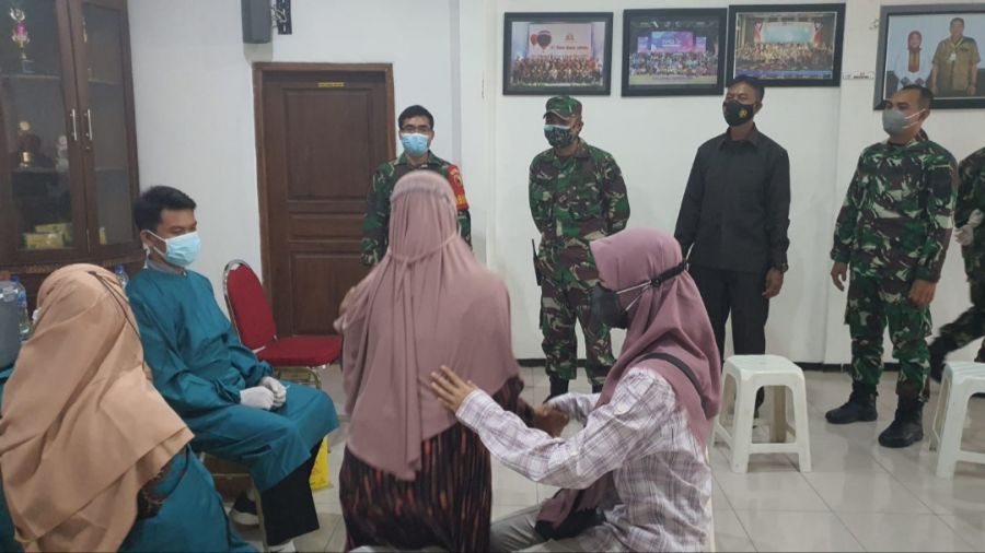 Kasdim Bojonegoro Tinjau Kegiatan Serbuan Vaksinasi Nasional Naker Unit MPS
