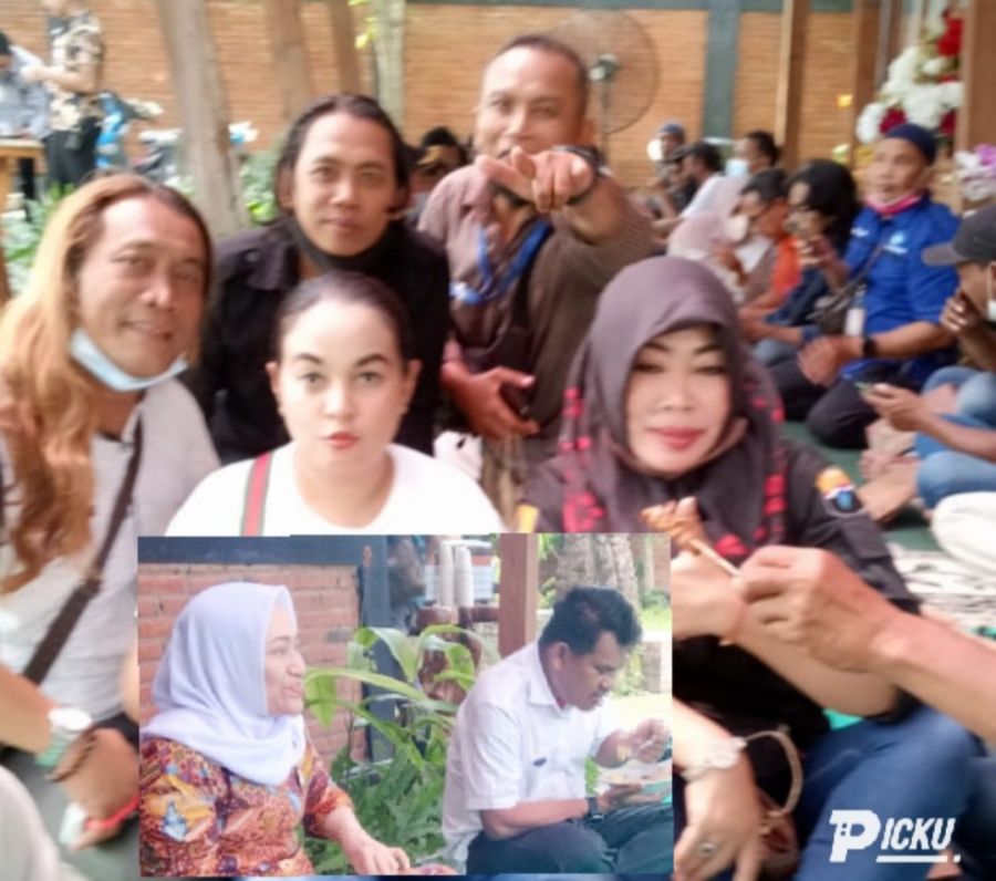 Kebahagian DiUlang Tahun Bupati Bojonegoro Dr Hj Ana Muawanah Bersama Wartawan