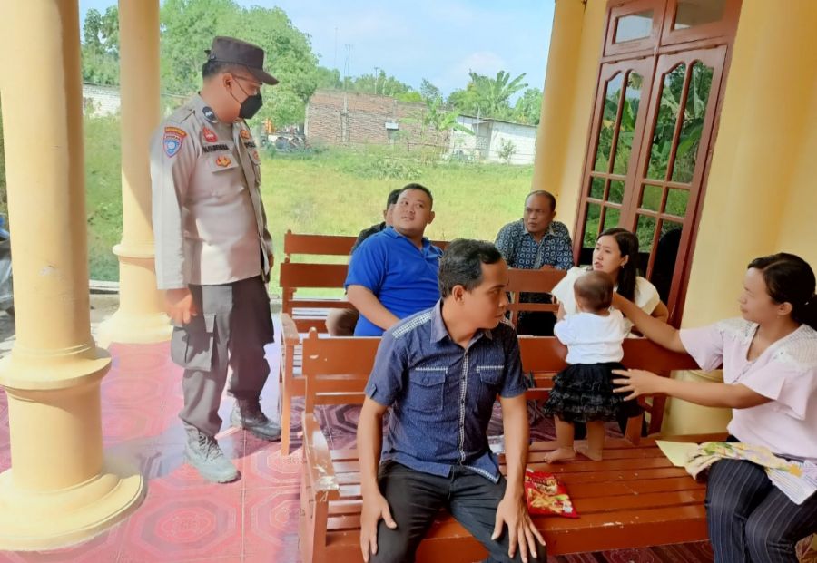 Kegiatan Rutin Polsek Dander Polres Bojonegoro Amankan Ibadah Minggu Pagi di Dua Gereja
