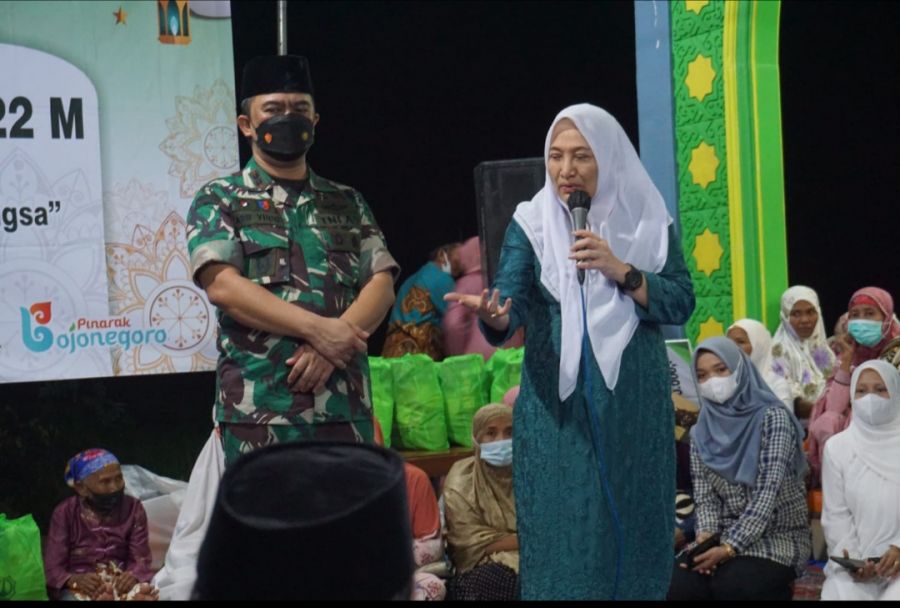 Keguyuban Warga Desa Margoagung Ikuti Shalat Tarawih Bersama Bupati Bojonegoro