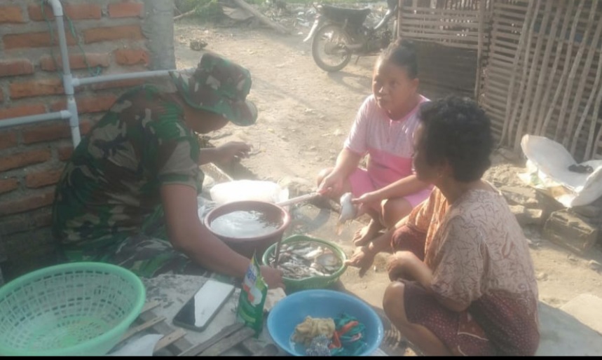 Ketrampilan Tangan Pratu Rio Tersalurkan Dalam TMMD ke-114
