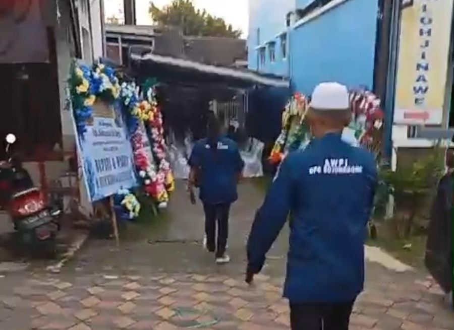 Ketua AWPI Bojonegoro dan anggota Takziah ke Rumah Duka Ayahanda Brigjen Pol Dekananto Eko Purwono