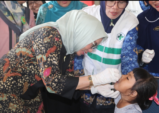 Ketua TP PKK Kabupaten Tinjau Pelaksanaan Sub PIN Polio Putaran 2 di Bojonegoro