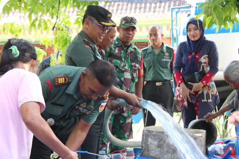 Kodim 0721/Blora Salurkan Bantuan Air Bersih Untuk Warga Desa Mernung Kecamatan Cepu