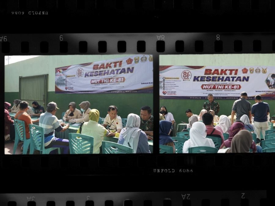 Kodim 0813 Bojonegoro Gelar Baksos Kesehatan dan Bagi Sembako untuk Warga