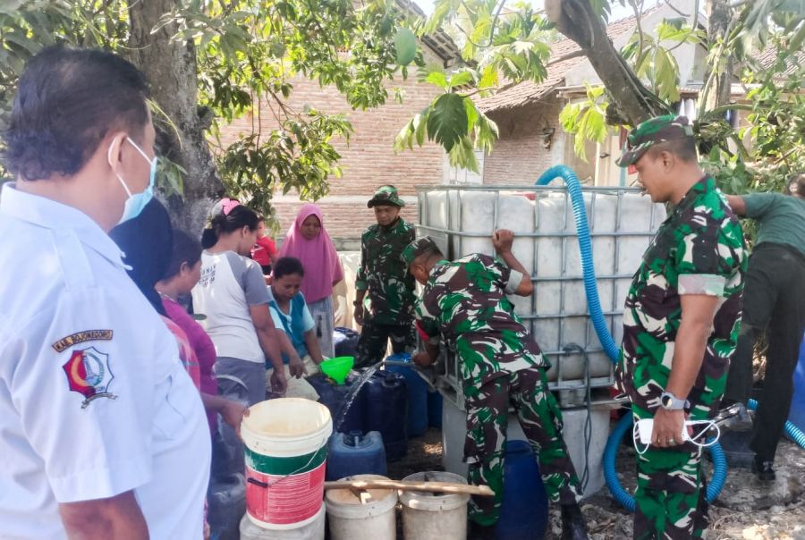Kodim 0813 Bojonegoro salurkan bantuan Air Bersih untuk Warga Dusun Sendangrejo Alasgung
