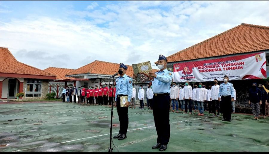 Komitmen Bela Negara, Kalapas Lamongan Gelar dan Pimpin Upacara