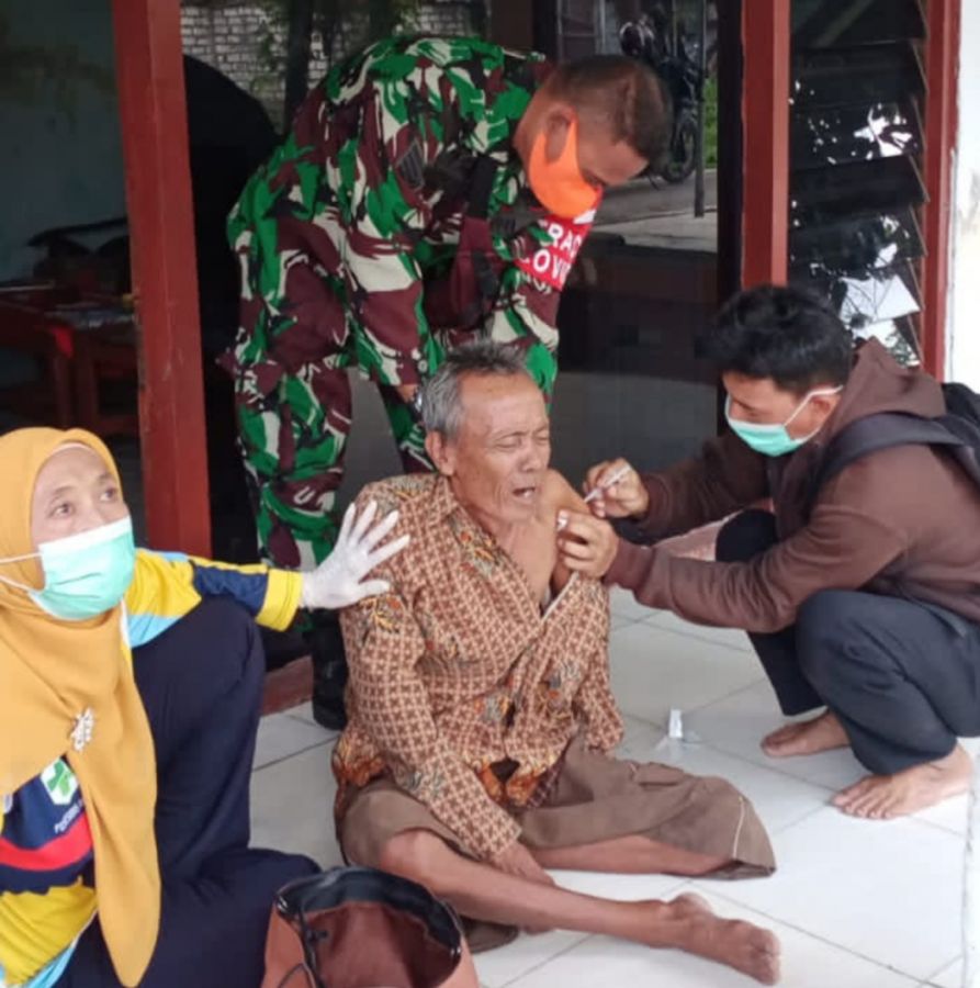 Koramil 0812/02 Deket Jajaran Kodim 0812 Lamongan Menggelar Vaksinasi Covid-19