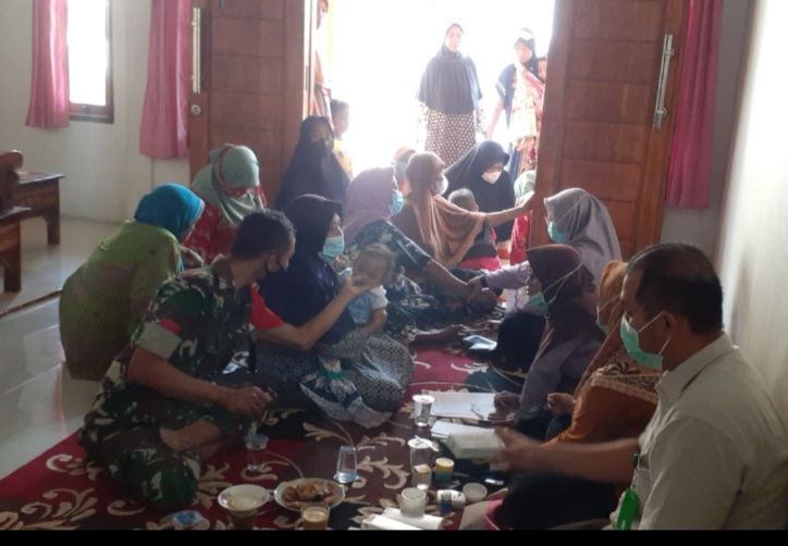 Koramil 0812/04 Tikung lakukan pendampingan dalam kegiatan pengobatan massal 