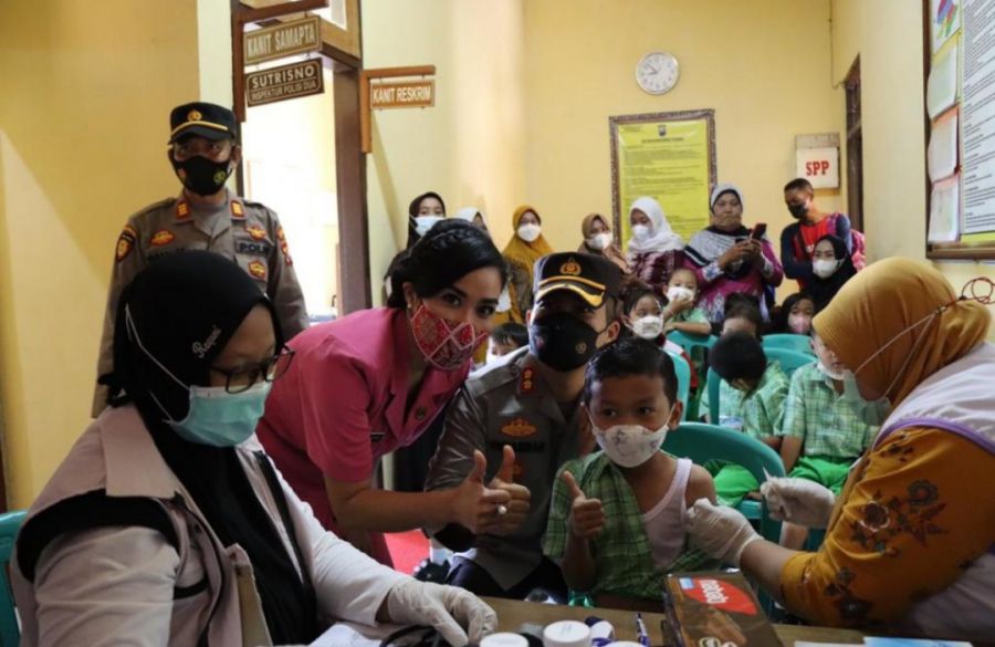 Lakukan Kunjungan Kerja, Kapolres AKBP Muhammad Cek dan Dampingi Vaksinasi Anak
