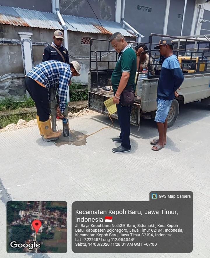 LSM PIPRB Tetap Ambil Sampel Proyek Jalan Rigid Cor BKKD di Desa Sidomukti