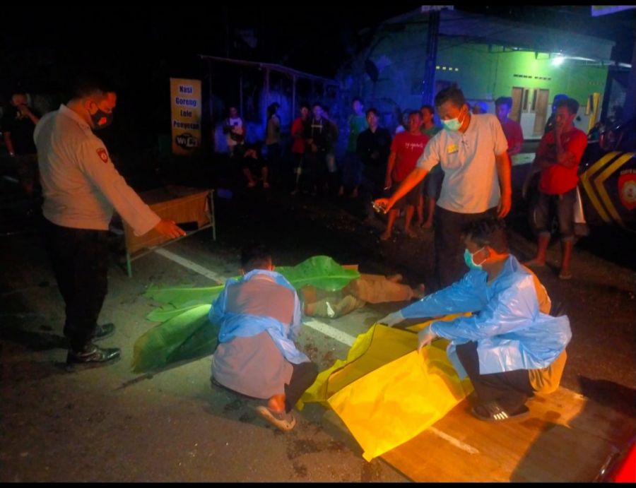 Lubang Jalam di Jalur Poros Desa Plumpang-Compreng Memakan Korban Jiwa