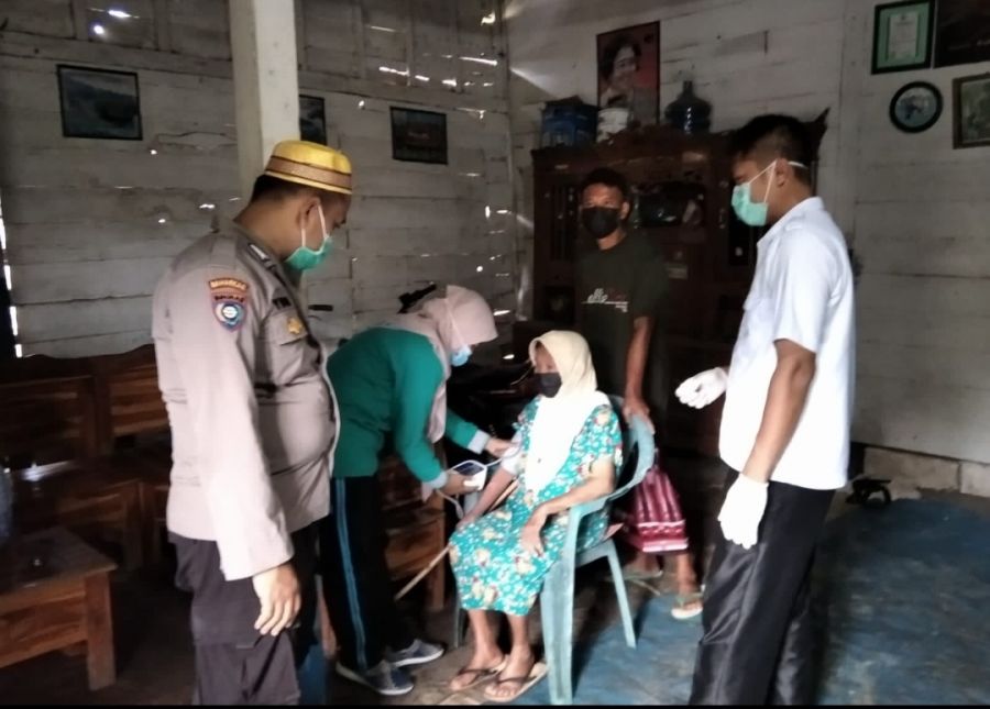 Maksimalkan Capaian Vaksinasi, Tim Vaksinasi Desa Karangdinoyo Berikan Pelayanan Hingga Malam Hari