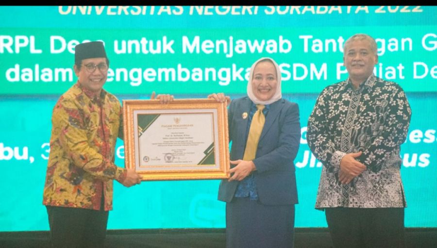 Menjawab Tantangan Global, Menteri Desa PDTT Bersama Bupati Bojonegoro Resmikan Beasiswa Unesa 2022