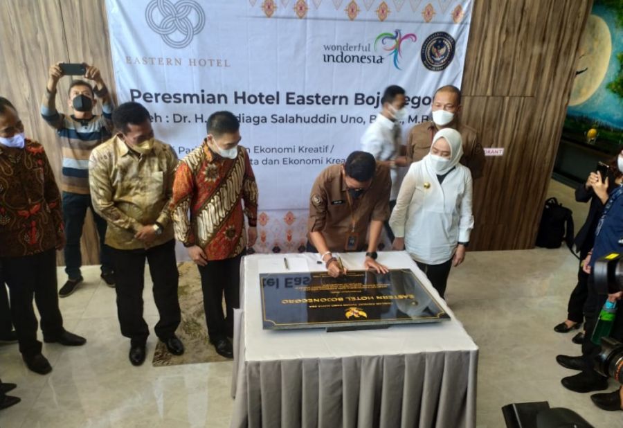 Menparekraf Beri Apresiasi Bupati Anna Kembangkan Pariwisata Daerah, Dorong Pulihkan Ekraf