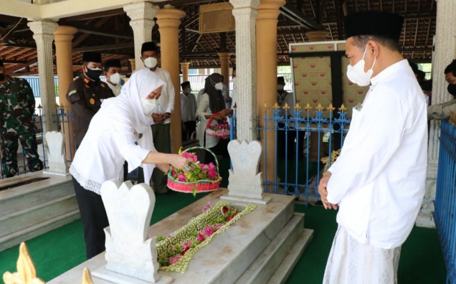 Menyambut HJB Ke-344, Bupati Bojonegoro Ziarah Ke Makam Leluhur