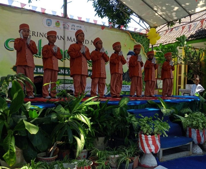 Meriah dan Penuh Hikmah, SDN 2 Mimbaan Situbondo Peringati Maulid Nabi Muhammad SAW