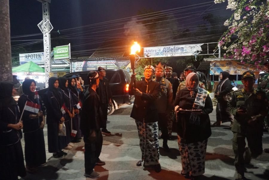 Meriahkan HJB Ke-349, Kirab Api Abadi Tiba di Kecamatan Trucuk dan Disambut Antusias Warga