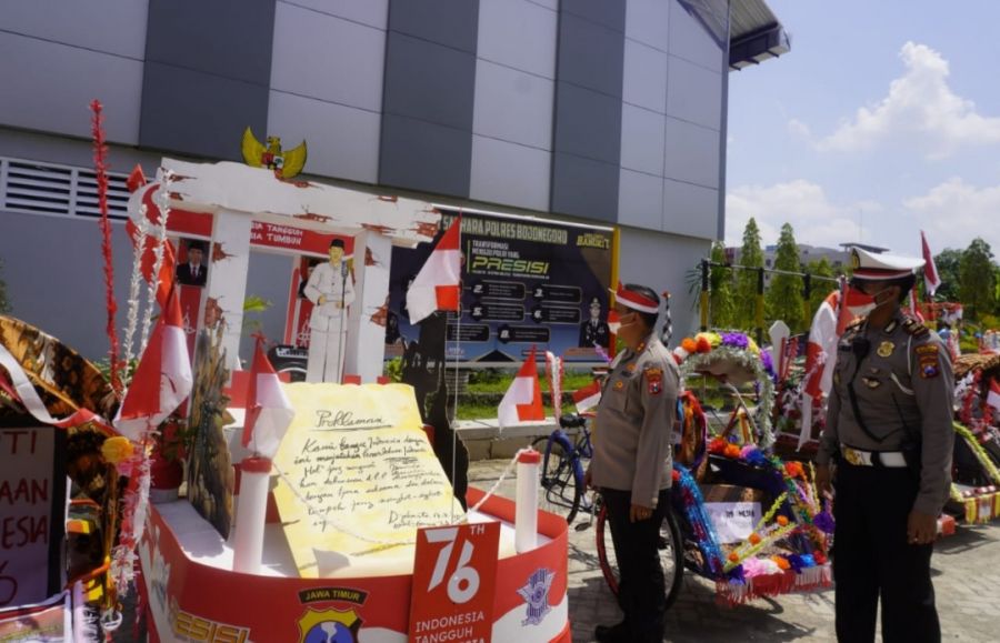 Meriahkan HUT Kemerdekaan RI Ke-76, Kapolres Bojonegoro Serahkan Hadiah Pemenang Lomba 