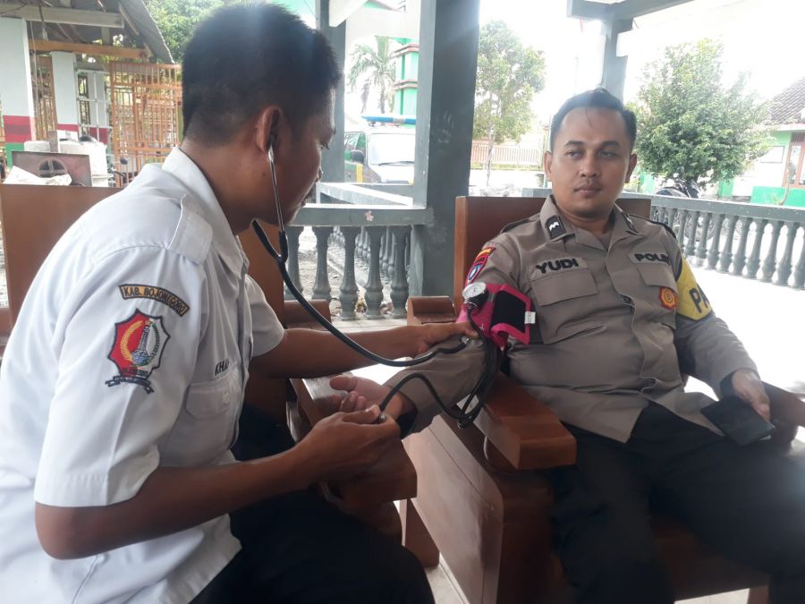 Nakes Desa Karangdinoyo Peduli Dengan Kesehatan Para Petugas Pemilu