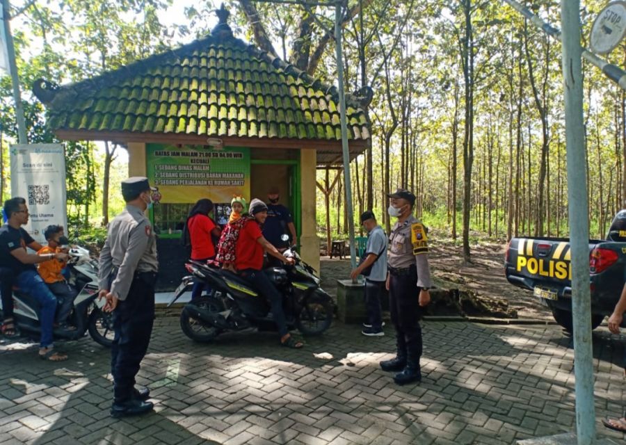 Pastikan Aman dan Prokes, Polsek Ngasem Patroli Tempat Wisata