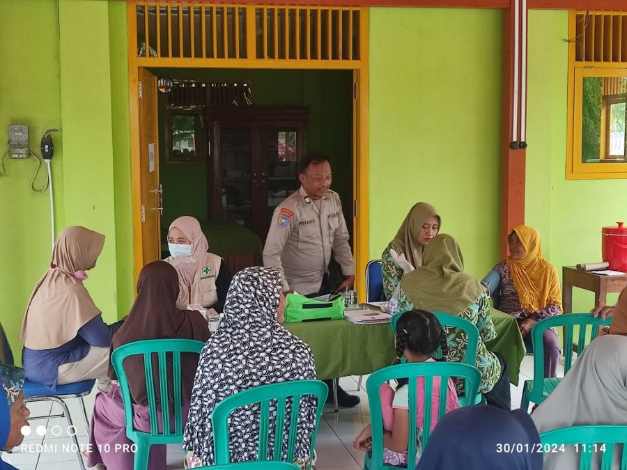 Peduli Kesehatan Balita, Ibu Hamil dan Lansia, Polri Dampingi Kegiatan Posyandu Di Desa