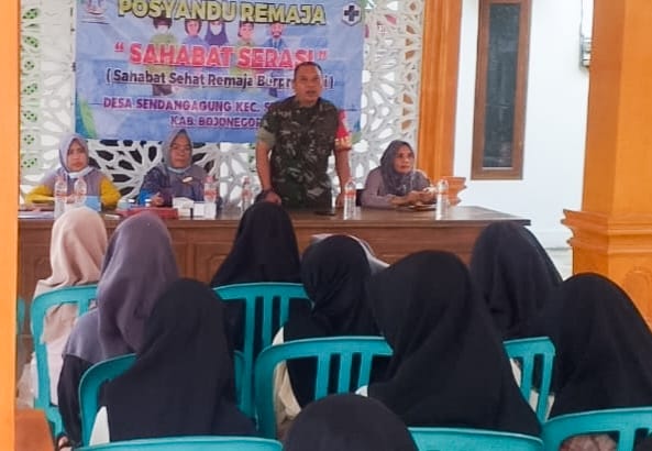 Peduli Kesehatan Generasi Muda, Babinsa Sumberrejo Kodim 0813 Bojonegoro Bantu Kegiatan Posyandu